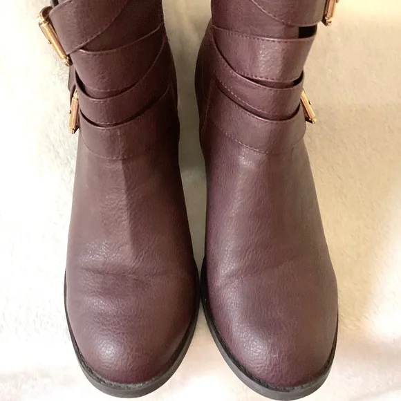 JUSTFAB Katja Four Buckle Side Zip Faux Leather Block Heel Moto Boots Size 7.5 - Picture 6 of 13
